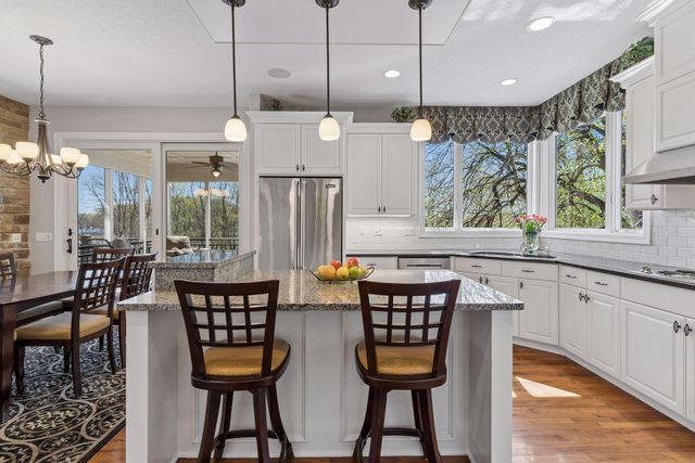 1750 Lucy Ridge Court, Chanhassen, MN 55317