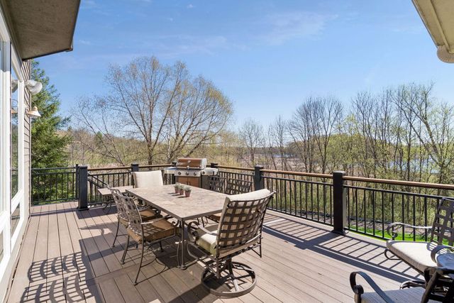 1750 Lucy Ridge Court, Chanhassen, MN 55317