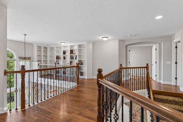 1750 Lucy Ridge Court, Chanhassen, MN 55317