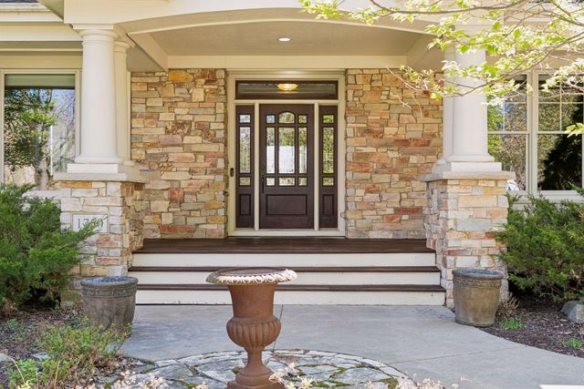1750 Lucy Ridge Court, Chanhassen, MN 55317