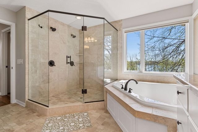 1750 Lucy Ridge Court, Chanhassen, MN 55317