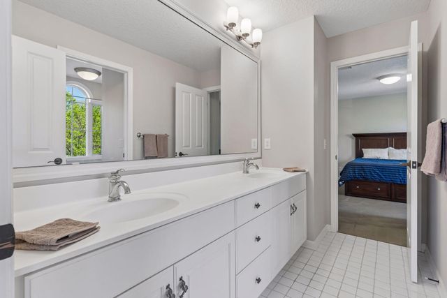 1750 Lucy Ridge Court, Chanhassen, MN 55317