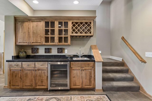 1750 Lucy Ridge Court, Chanhassen, MN 55317
