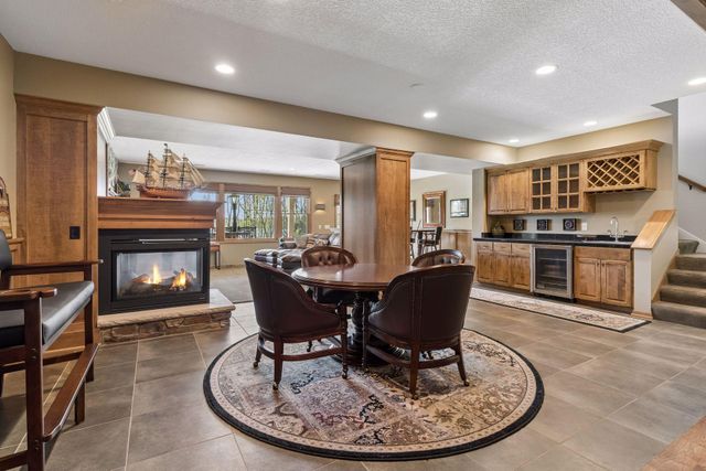 1750 Lucy Ridge Court, Chanhassen, MN 55317