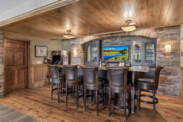 1750 Lucy Ridge Court, Chanhassen, MN 55317