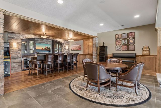 1750 Lucy Ridge Court, Chanhassen, MN 55317