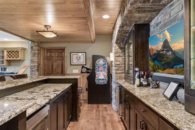 1750 Lucy Ridge Court, Chanhassen, MN 55317