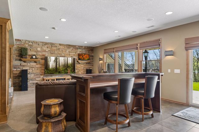 1750 Lucy Ridge Court, Chanhassen, MN 55317