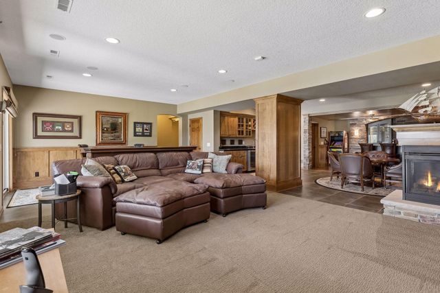 1750 Lucy Ridge Court, Chanhassen, MN 55317