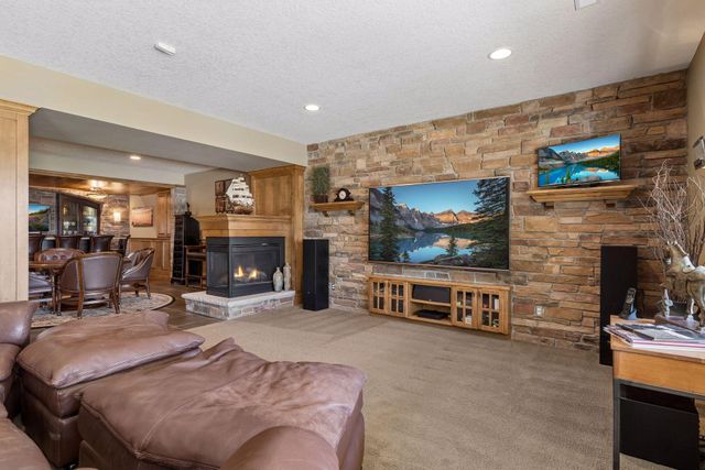 1750 Lucy Ridge Court, Chanhassen, MN 55317