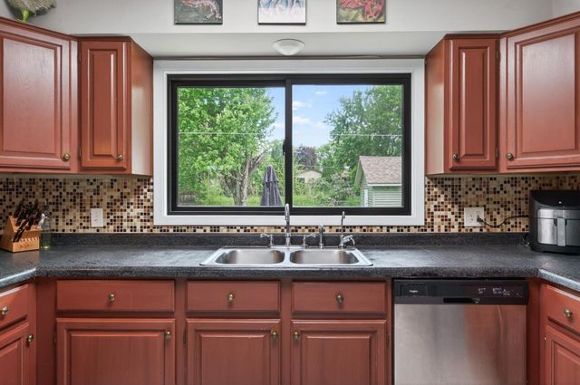 2041 Emerald Lane, Eagan, MN 55122