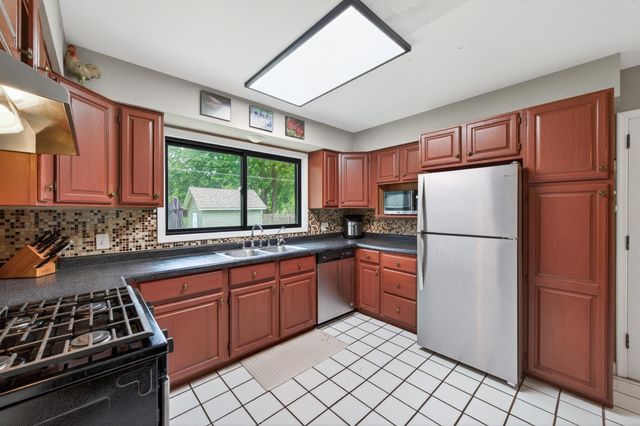 2041 Emerald Lane, Eagan, MN 55122