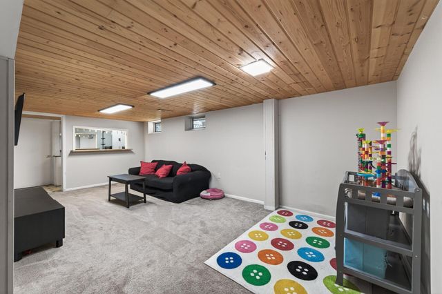 2041 Emerald Lane, Eagan, MN 55122