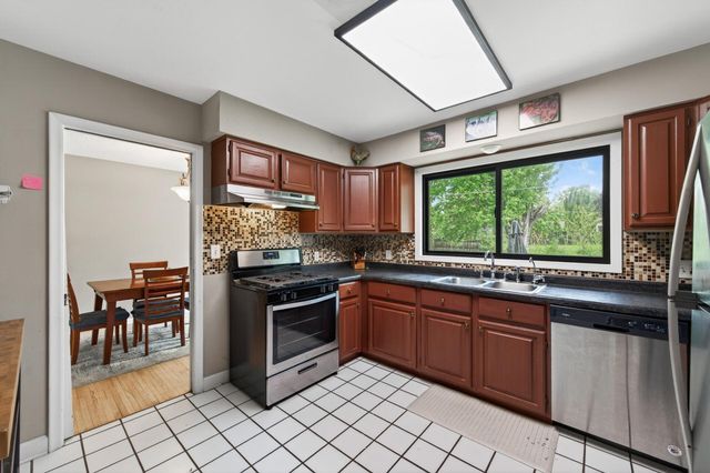 2041 Emerald Lane, Eagan, MN 55122