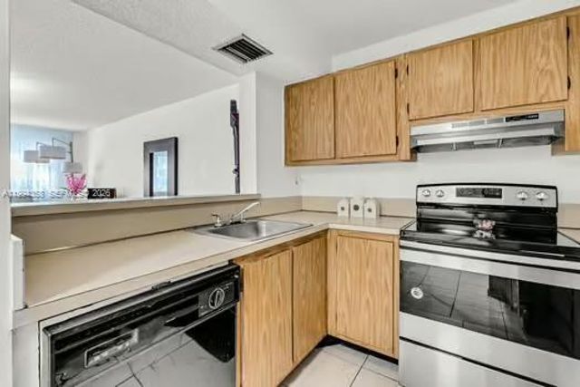 15430 SW 82nd Ln 625, Miami, FL 33193