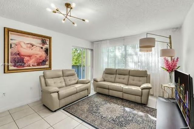 15430 SW 82nd Ln 625, Miami, FL 33193