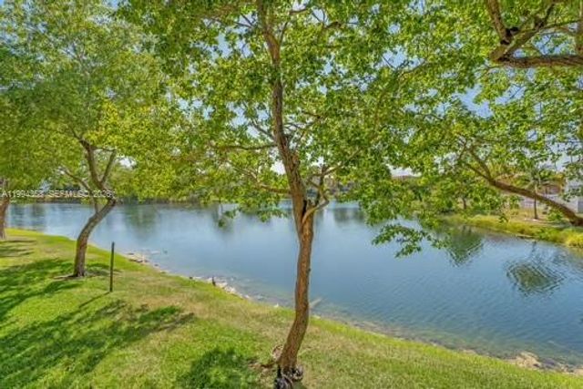 15430 SW 82nd Ln 625, Miami, FL 33193