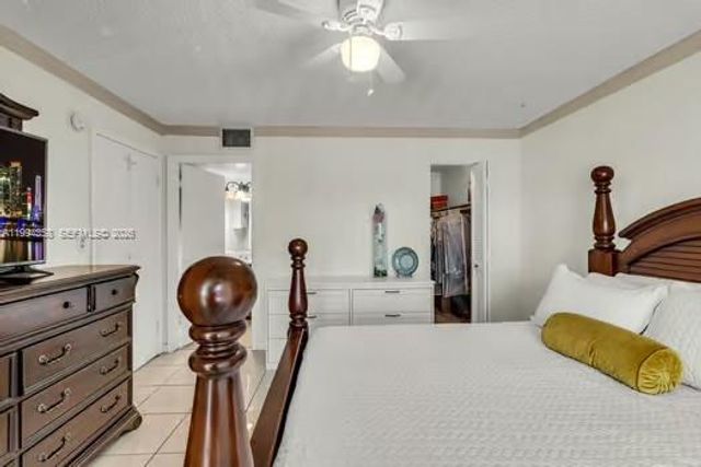 15430 SW 82nd Ln 625, Miami, FL 33193