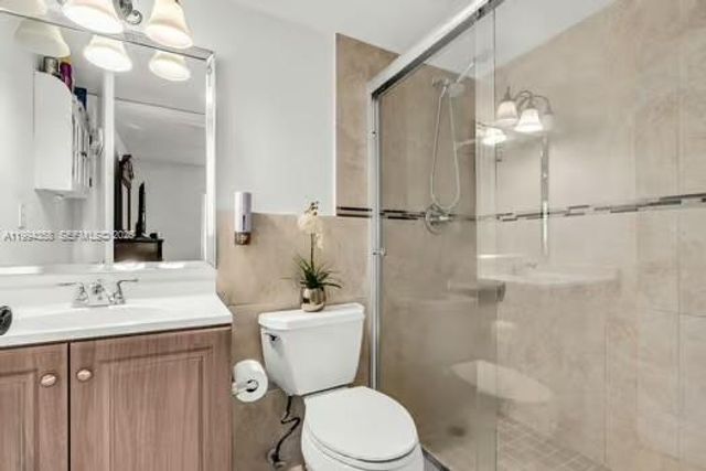 15430 SW 82nd Ln 625, Miami, FL 33193