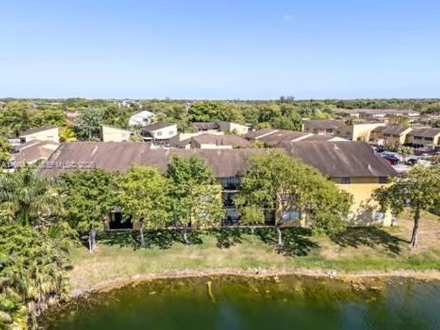 15430 SW 82nd Ln 625, Miami, FL 33193