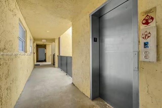 15430 SW 82nd Ln 625, Miami, FL 33193