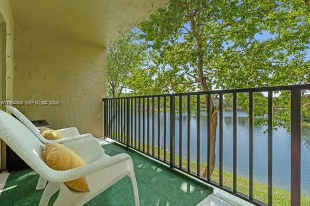 15430 SW 82nd Ln 625, Miami, FL 33193