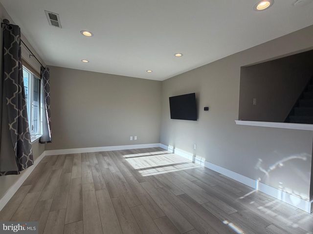 9 IRONGATE DR, Voorhees, NJ 08043