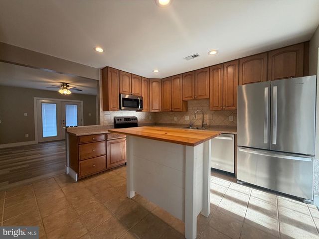 9 IRONGATE DR, Voorhees, NJ 08043