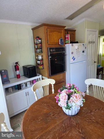 101 ROUNDUP RD, Middle River, MD 21220