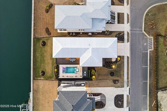 22 Watchpost Place, Hampstead, NC 28443