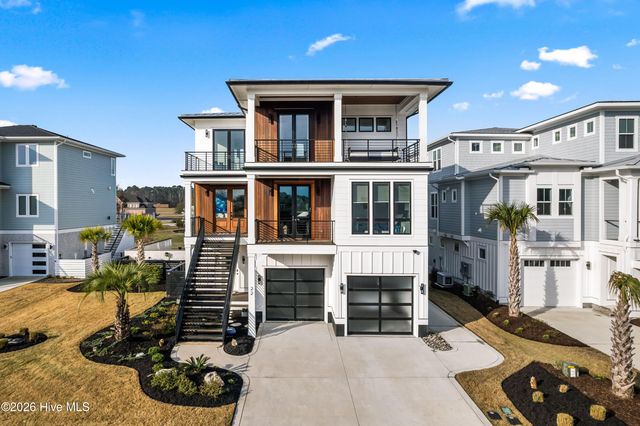 22 Watchpost Place, Hampstead, NC 28443