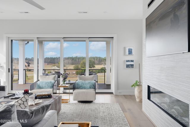 22 Watchpost Place, Hampstead, NC 28443