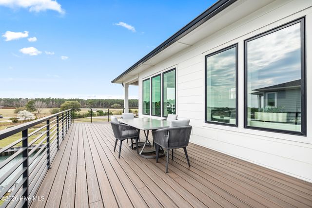 22 Watchpost Place, Hampstead, NC 28443