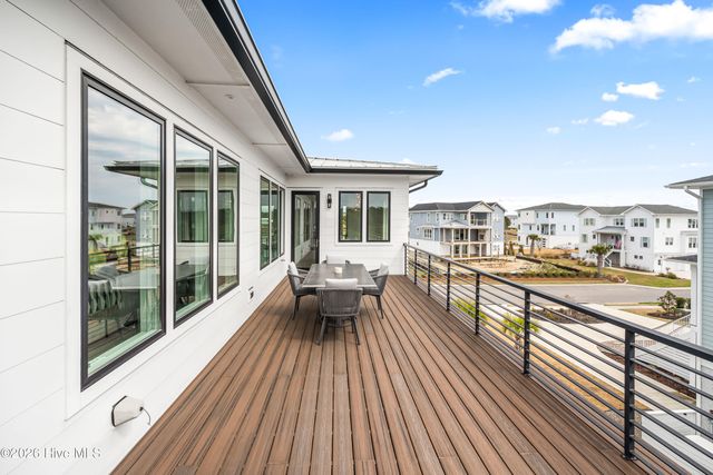 22 Watchpost Place, Hampstead, NC 28443