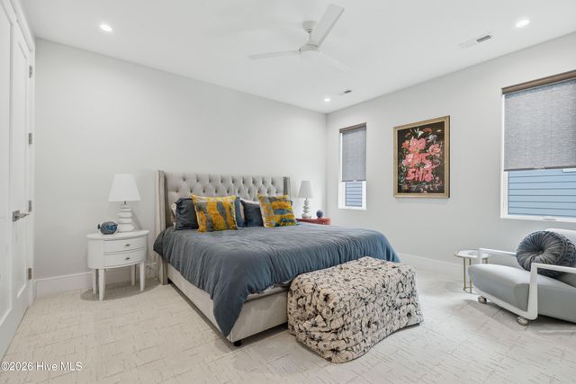 22 Watchpost Place, Hampstead, NC 28443