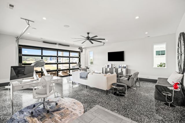 22 Watchpost Place, Hampstead, NC 28443