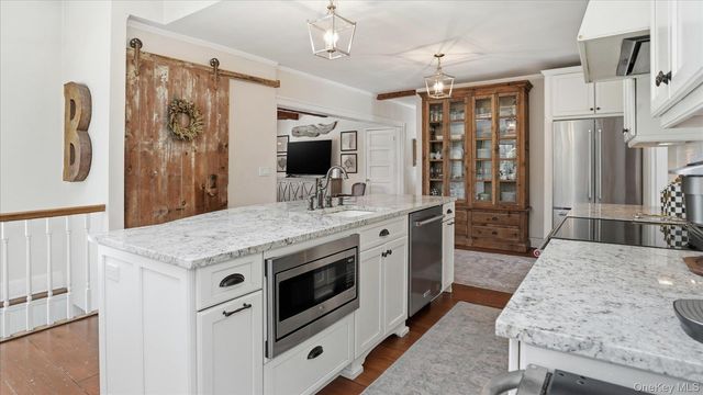 5 Wendover Road, Setauket, NY 11733