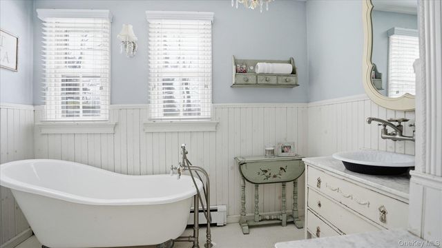 5 Wendover Road, Setauket, NY 11733