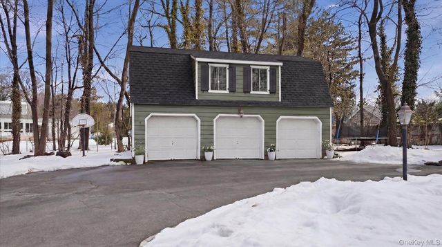 5 Wendover Road, Setauket, NY 11733