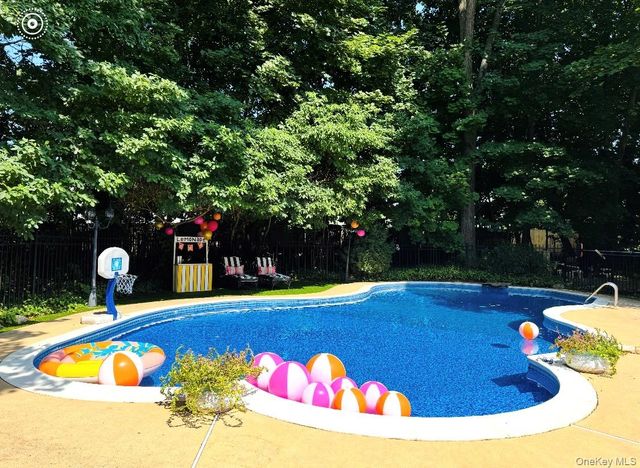 5 Wendover Road, Setauket, NY 11733