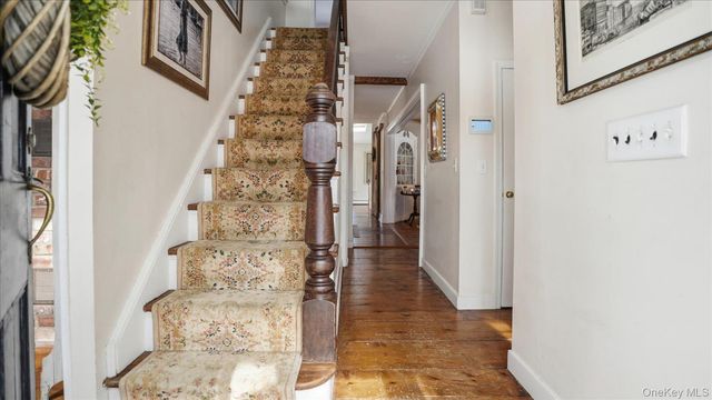 5 Wendover Road, Setauket, NY 11733