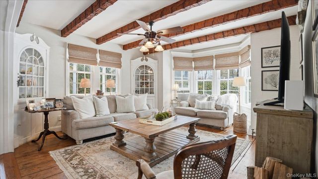 5 Wendover Road, Setauket, NY 11733