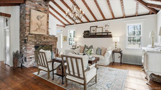 5 Wendover Road, Setauket, NY 11733