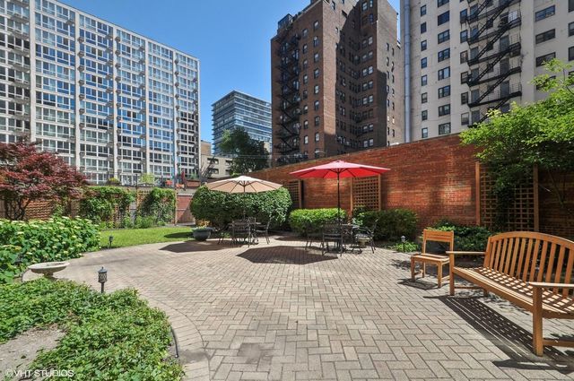 2909 N Sheridan Road 703, Chicago, IL 60657