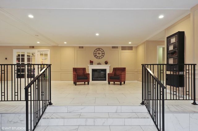 2909 N Sheridan Road 703, Chicago, IL 60657