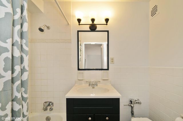 2909 N Sheridan Road 703, Chicago, IL 60657