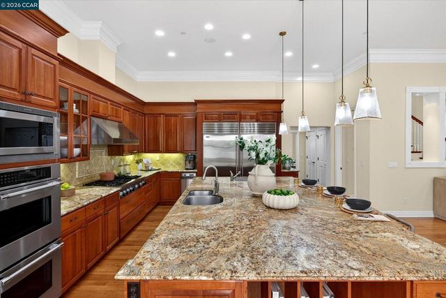 3 Brooktree Dr, Danville, CA 94506