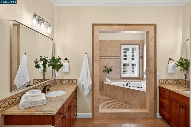 3 Brooktree Dr, Danville, CA 94506