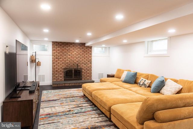 371 ELM AVE, Hershey, PA 17033