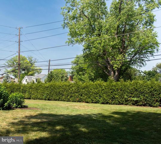 371 ELM AVE, Hershey, PA 17033